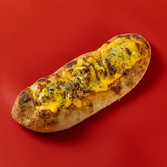 С сыром чеддер и беконом